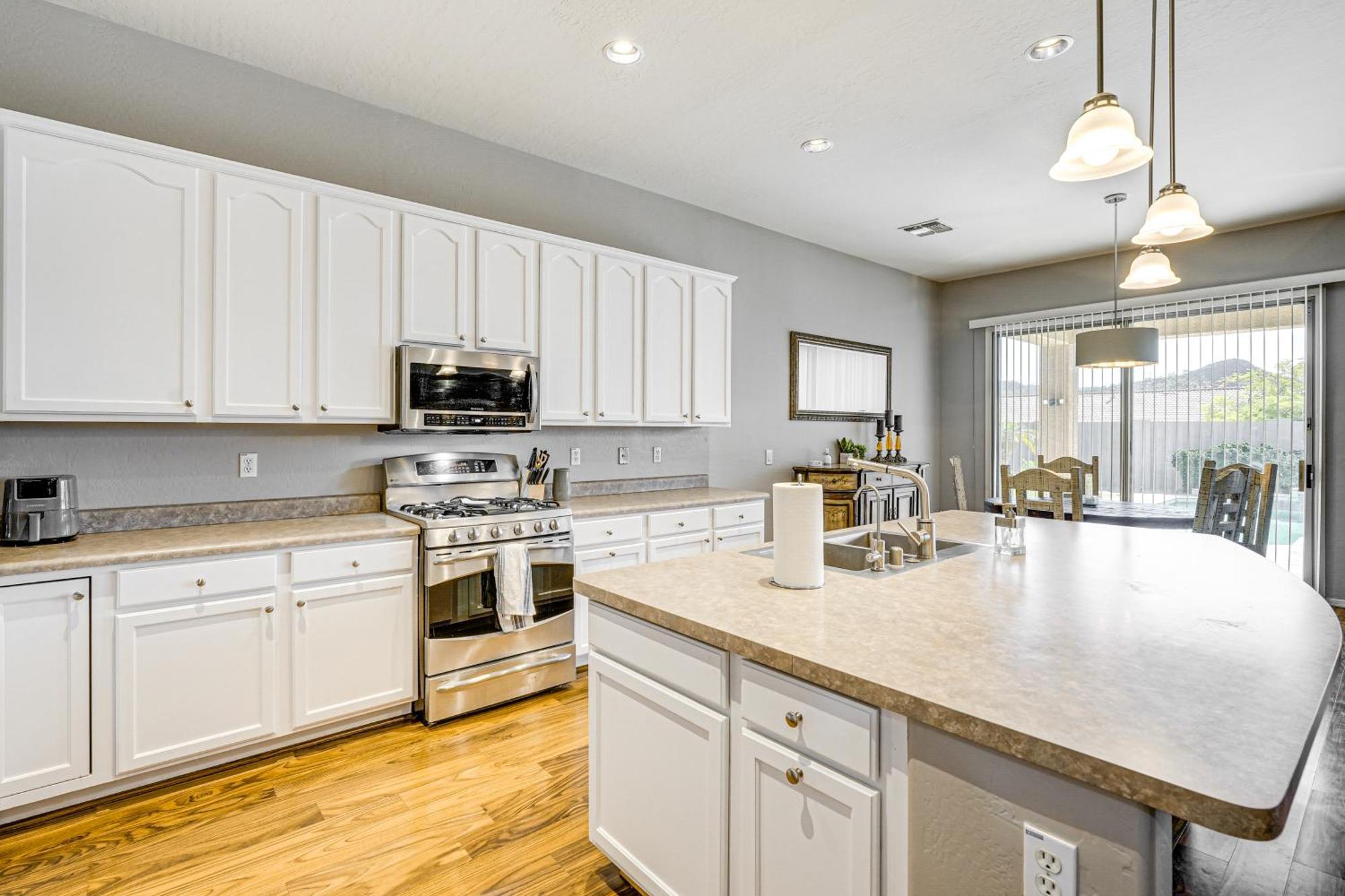 Holiday home Retreat With Hot Tub Hiking Trail On-site!